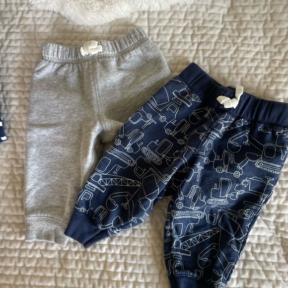 BABY BOY SIZE 6 MONTH FALL/WINTER CLOTHING BUNDLE - Picture 4 of 11
